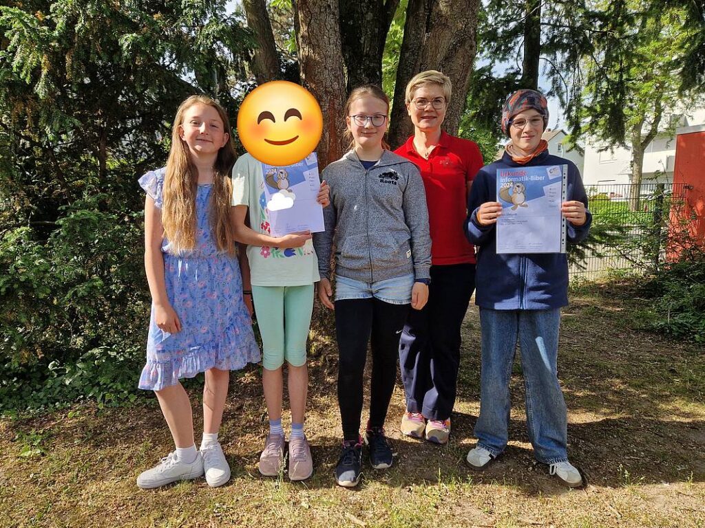 Einige der stolzen Teilnehmer/innen mit ihrer Lehrerin Frau Schwarzer