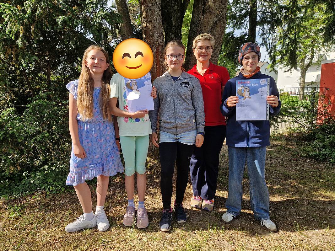 Einige der stolzen Teilnehmer/innen mit ihrer Lehrerin Frau Schwarzer